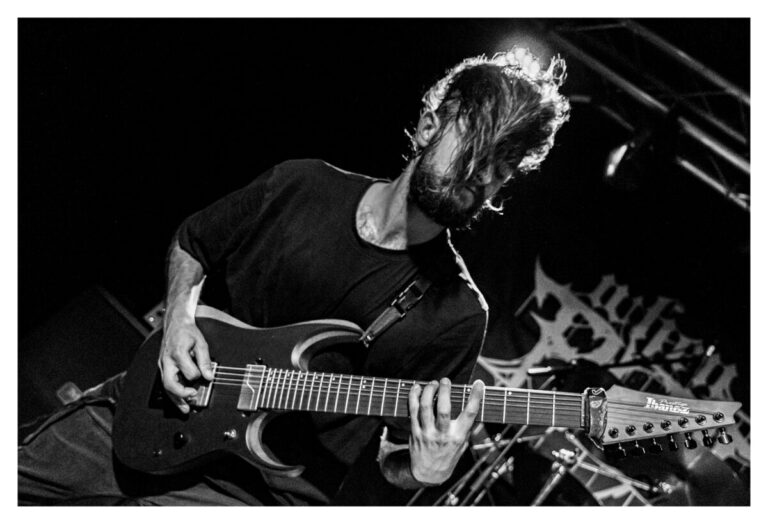 When plagues collide, slaughter the giant en awaiting chaos in Hell Diest op 16/05/2025